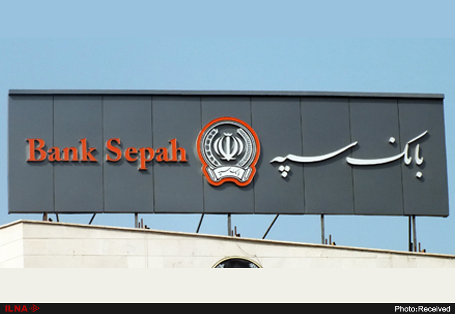 بانک سپه در پایانه مرزی مهران برای زائران حسینی کارت بانکی آنی صادر می کند