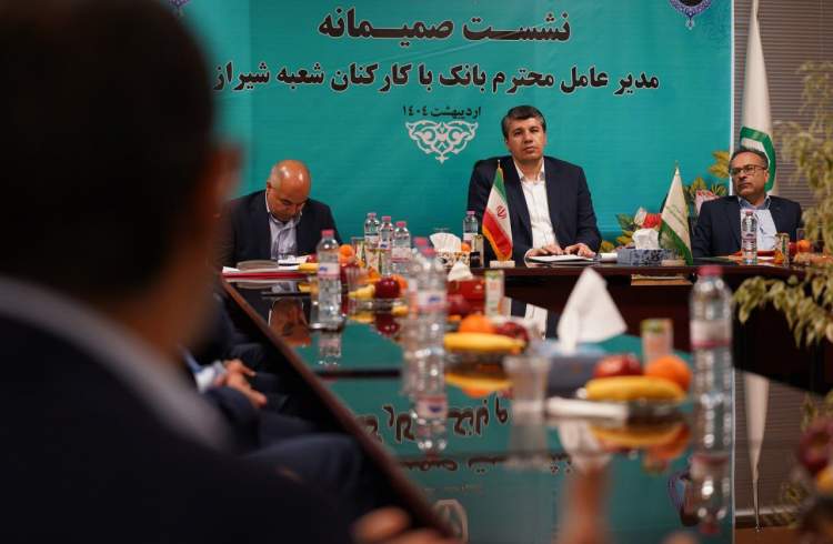 اهمیت شناخت مزیت های بانک و نیازهای مشتریان به منظور ارائه خدمات مناسب