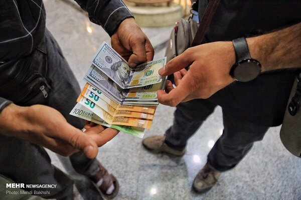 ثبات نسبی قیمت دلار+ جدول نرخ رسمی ارزها